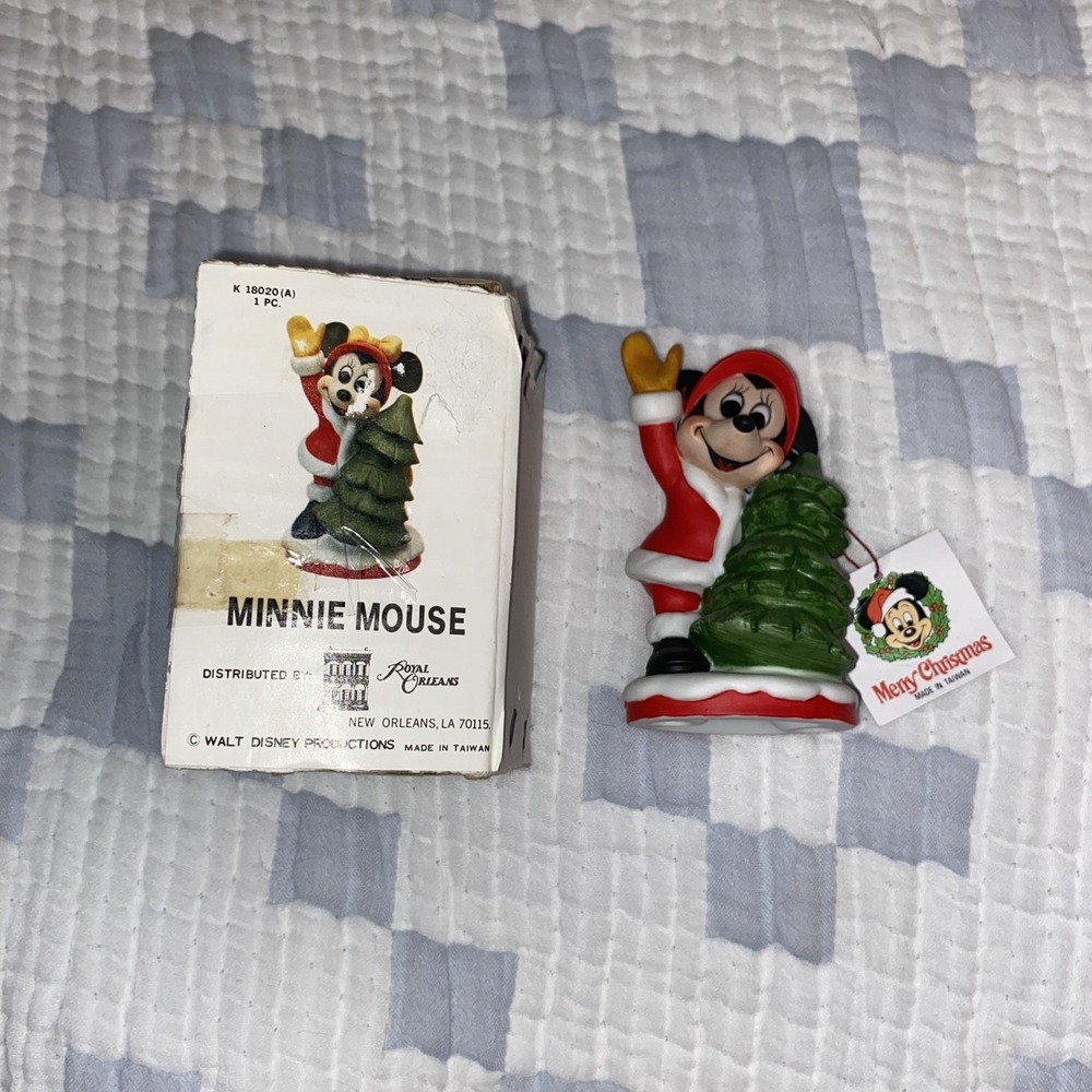 Vtg Walt Disney Christmas Gift-Ware 4" Minnie Mouse With tree Figurine PA